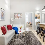 Walk To Opera & Basilica - Live Like A Local