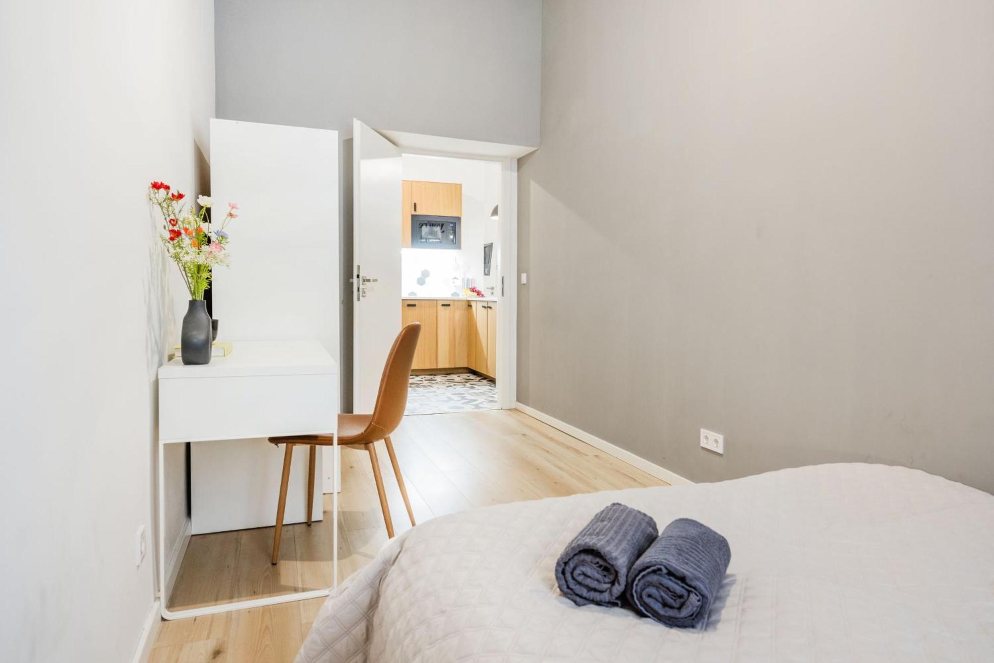 Walk To Opera & Basilica - Live Like A Local Apartment *